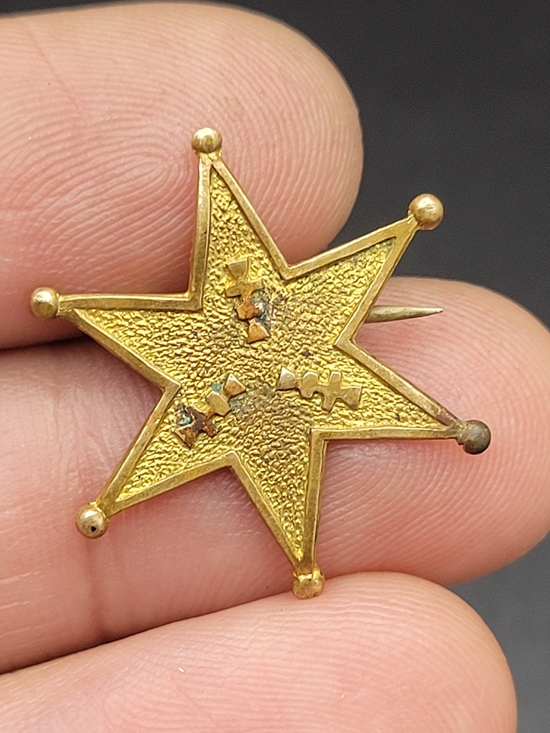Jewelry - Antique Victorian Gold Tone Star Brooch Enamel Accents Six Point Ball Tips c1880